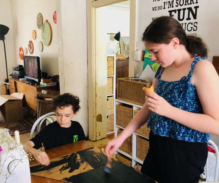 Lusi’s homeschool day in the life (with a 10-, 12-, 17-, 18-, 19-, year old)